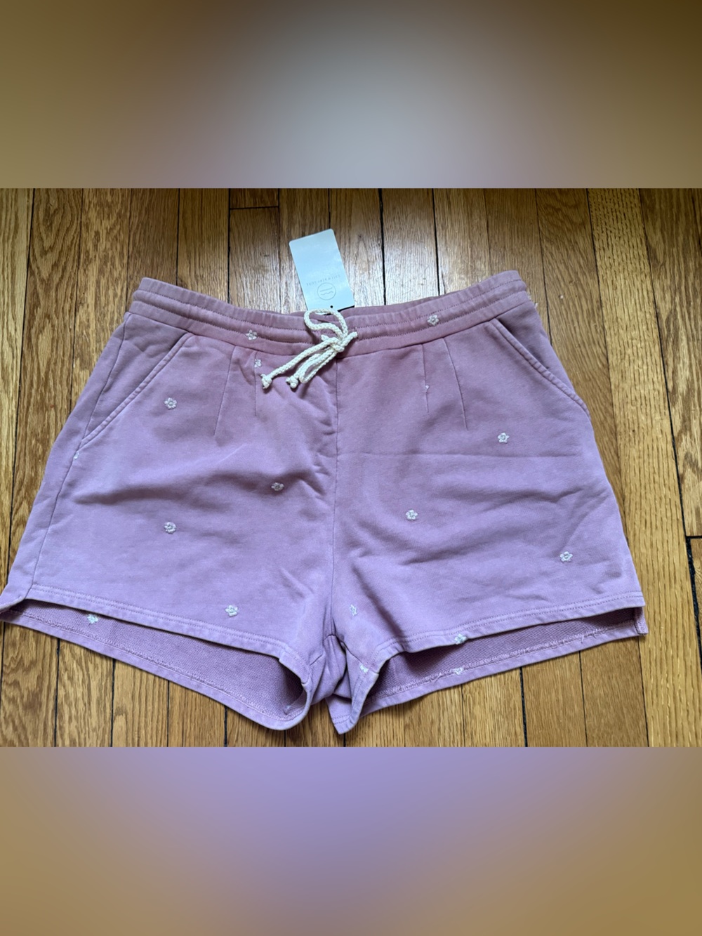 saltwater LUXE Lavender Embroidered Daisy Shorts - Size Large - NWT
